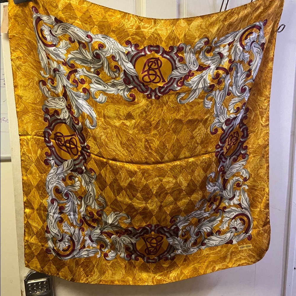 Vintage Rare Authentic Valentino Scarfs, NWT‎ vintage condition